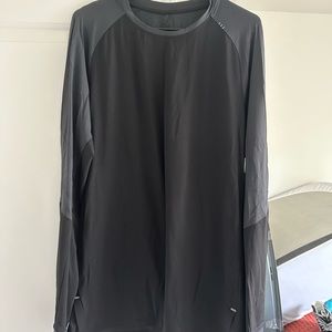 Lululemon License to Train Long Sleeve Size Large